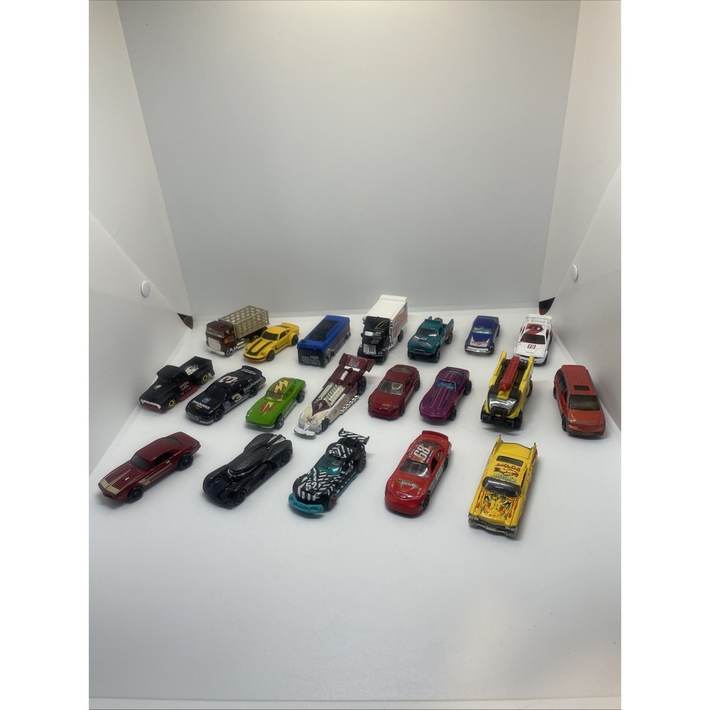 Hot Wheels LOT OF 20 Loose Cars - 2 Vintage Vettes‎ 70s 80s 90s 00s